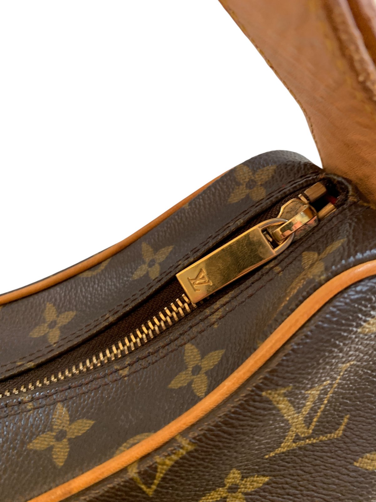 Louis Vuitton Croissant GM monogram CA0043
