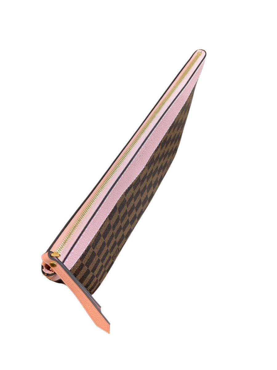 Louis Vuitton Pochette Daily – Damier Ebene / Rosa Ballerina