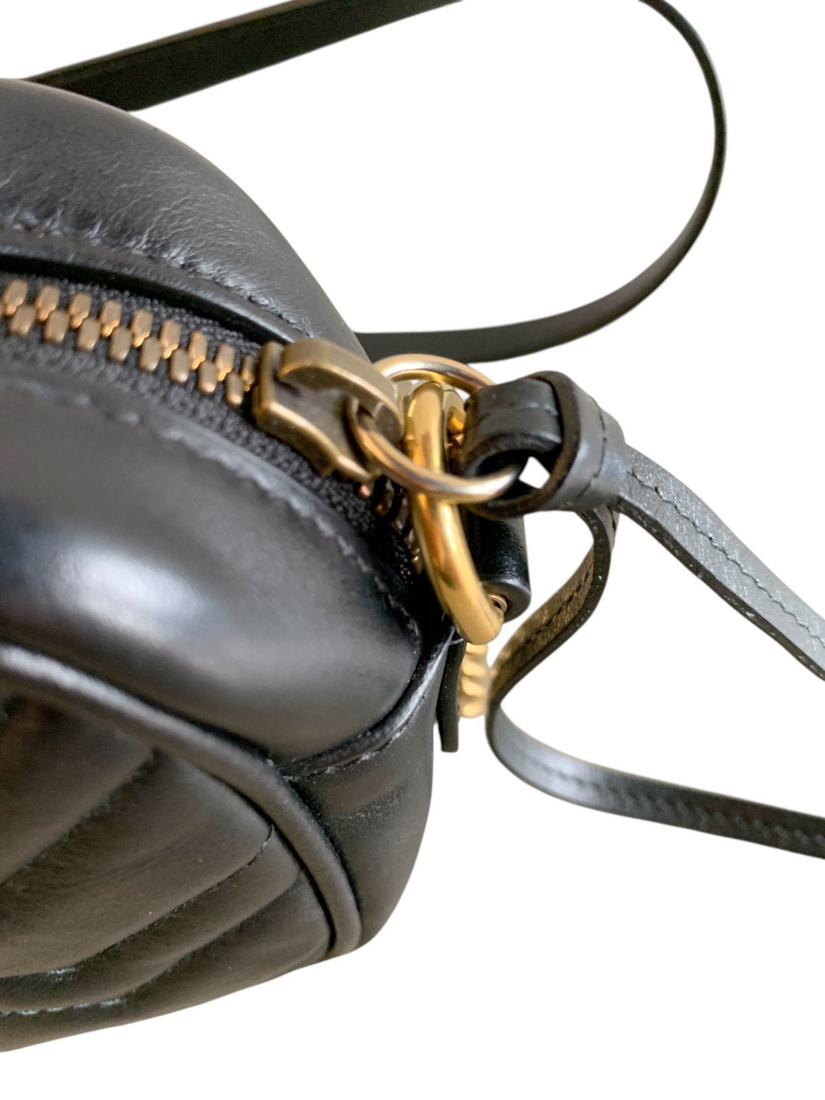 Gucci Borsa marmont matelassè piccola in pelle nera - AgeVintage