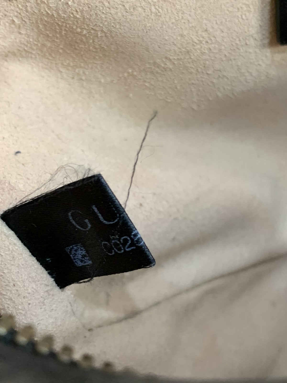 Gucci Borsa marmont matelassè piccola in pelle nera - AgeVintage