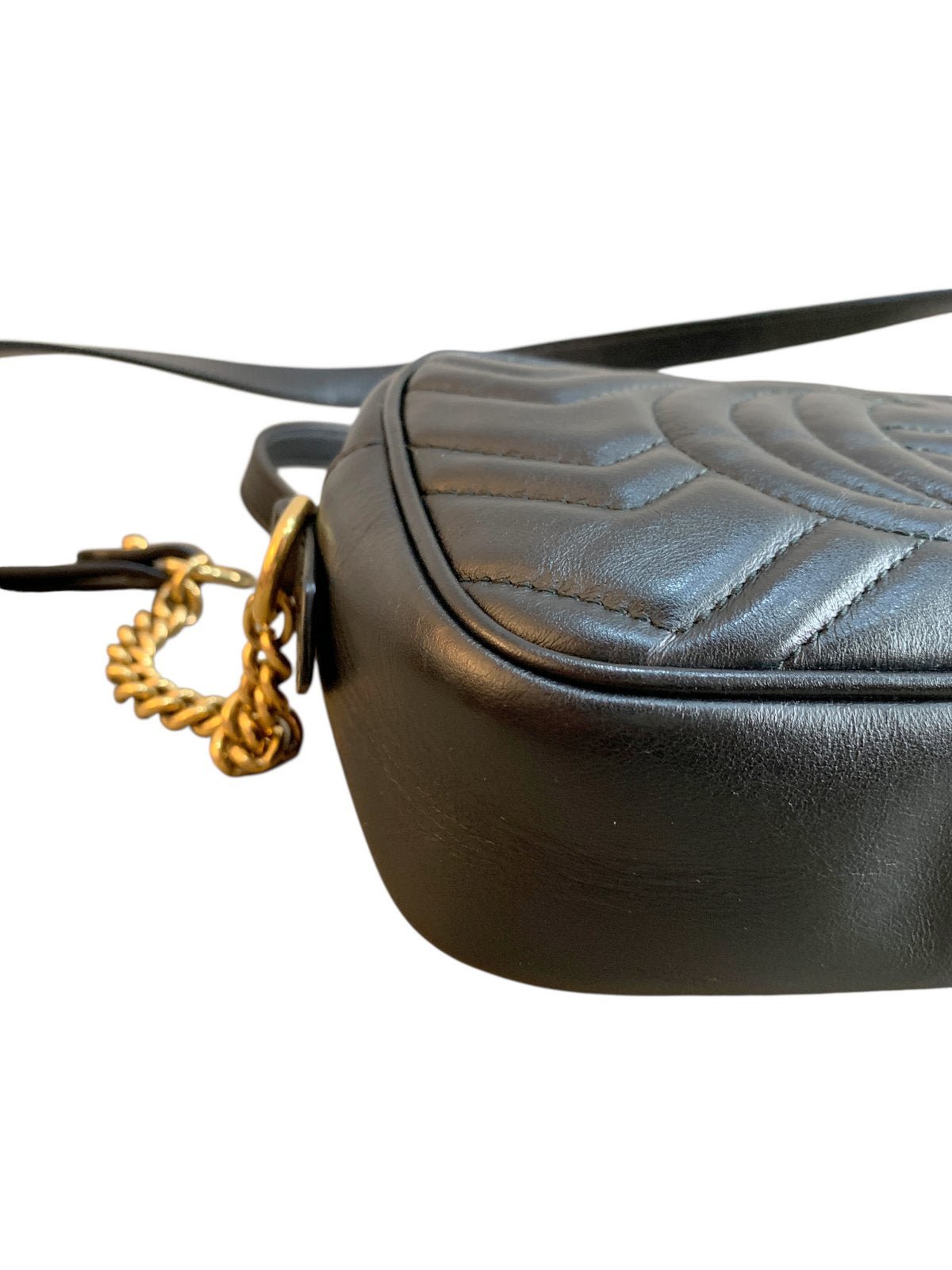 Gucci Borsa marmont matelassè piccola in pelle nera - AgeVintage