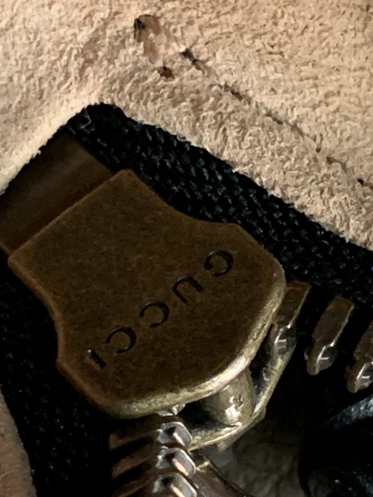 Gucci Borsa marmont matelassè piccola in pelle nera - AgeVintage