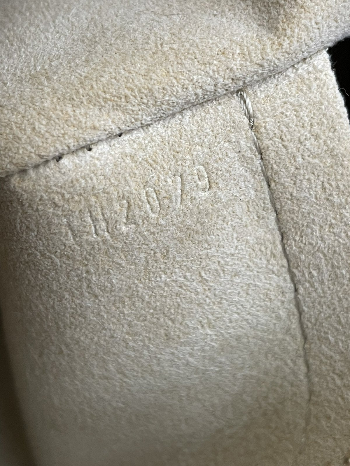Codice seriale di autenticità impresso all'interno della borsa Louis Vuitton