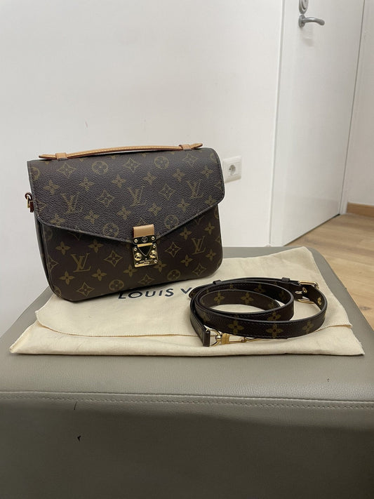 Louis Vuitton Pochette Métis Monogram M44875 - AgeVintage