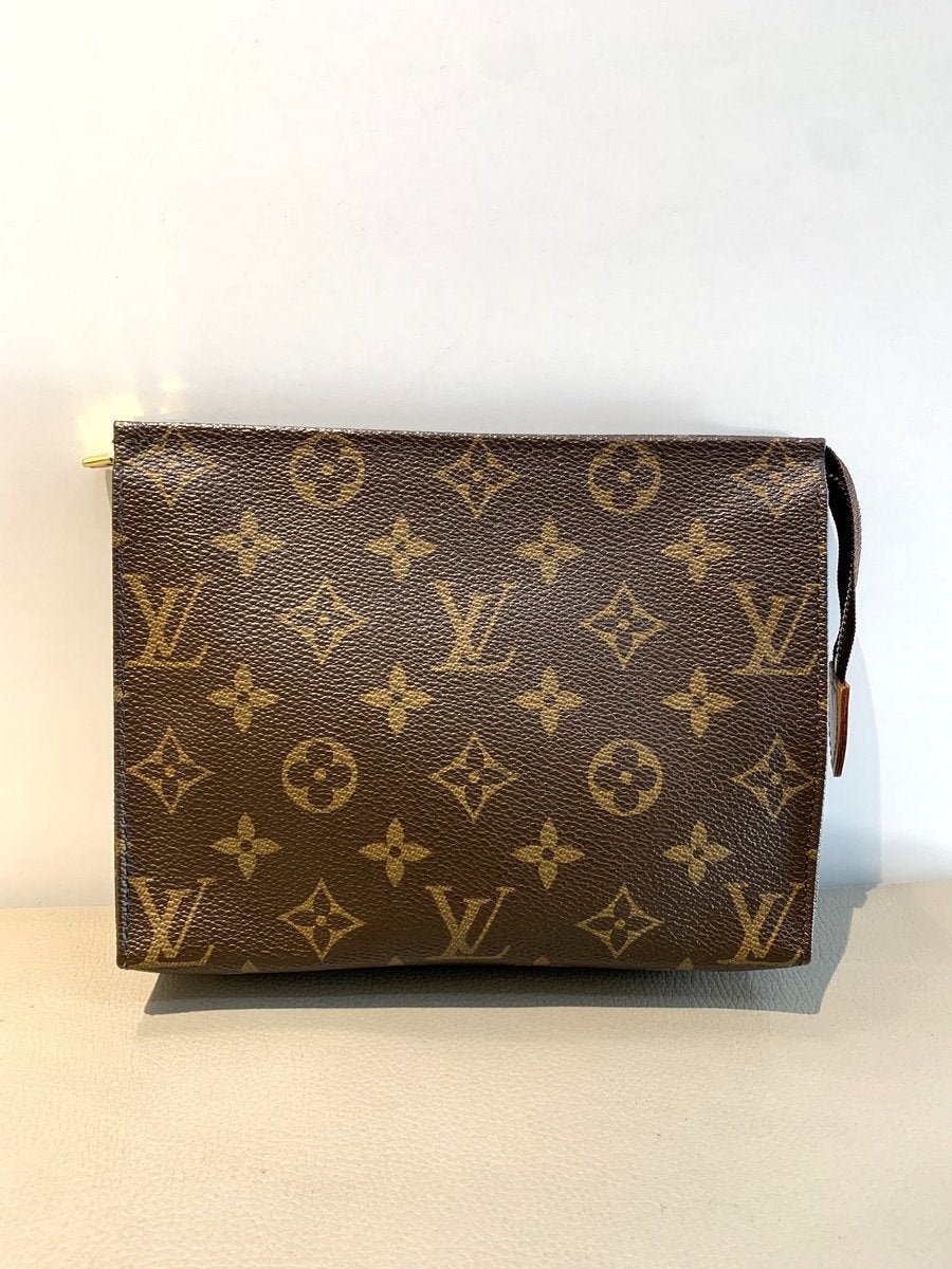 Louis Vuitton Pochette Toilette 19 Monogram - AgeVintage