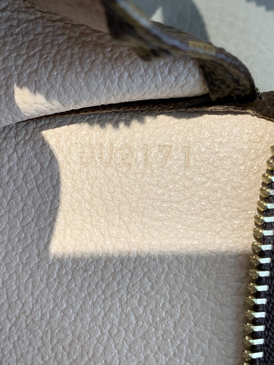 Louis Vuitton Pochette Toilette 19 Monogram - AgeVintage