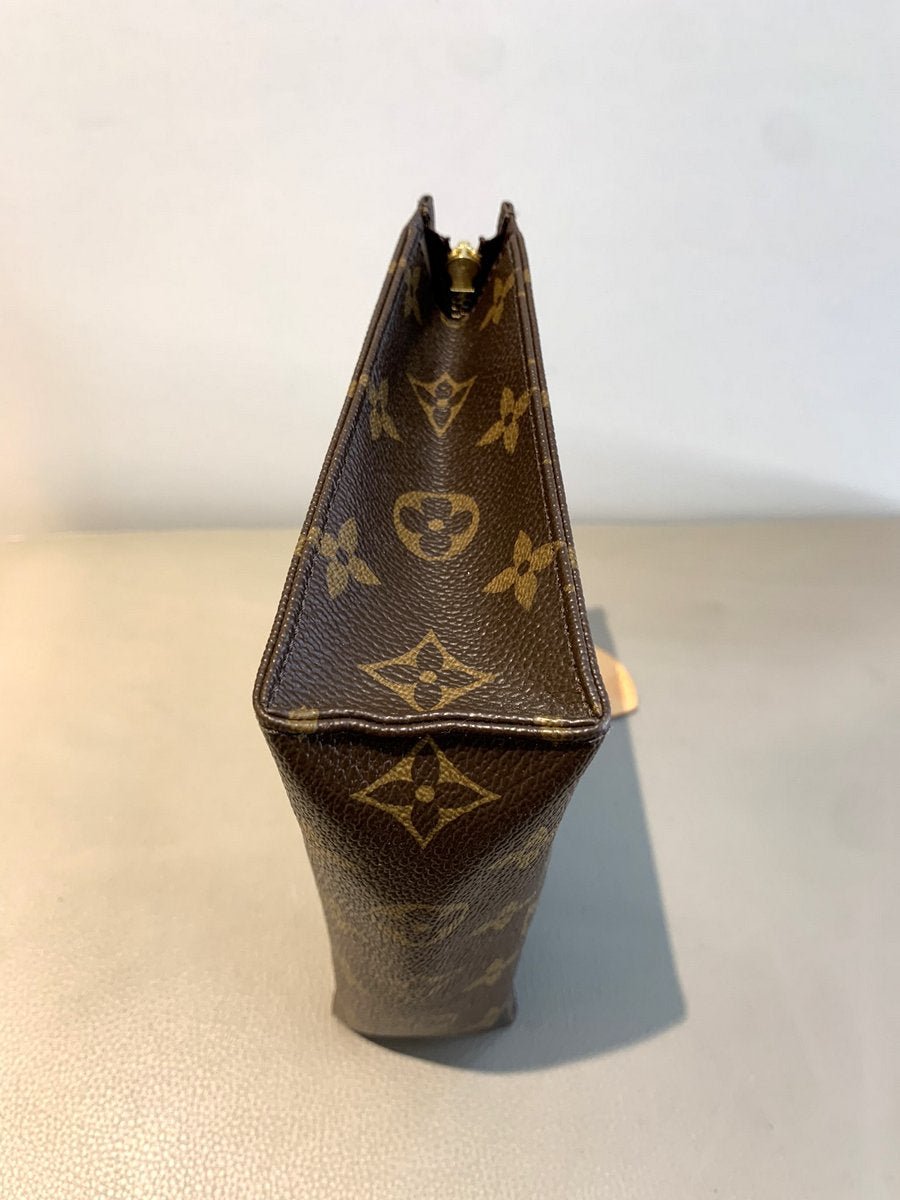 Louis Vuitton Pochette Toilette 19 Monogram - AgeVintage