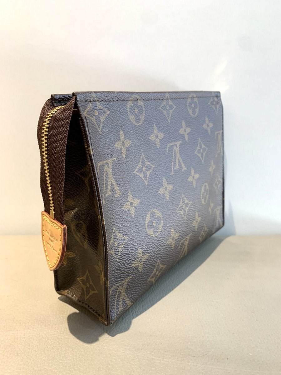 Louis Vuitton Pochette Toilette 19 Monogram - AgeVintage