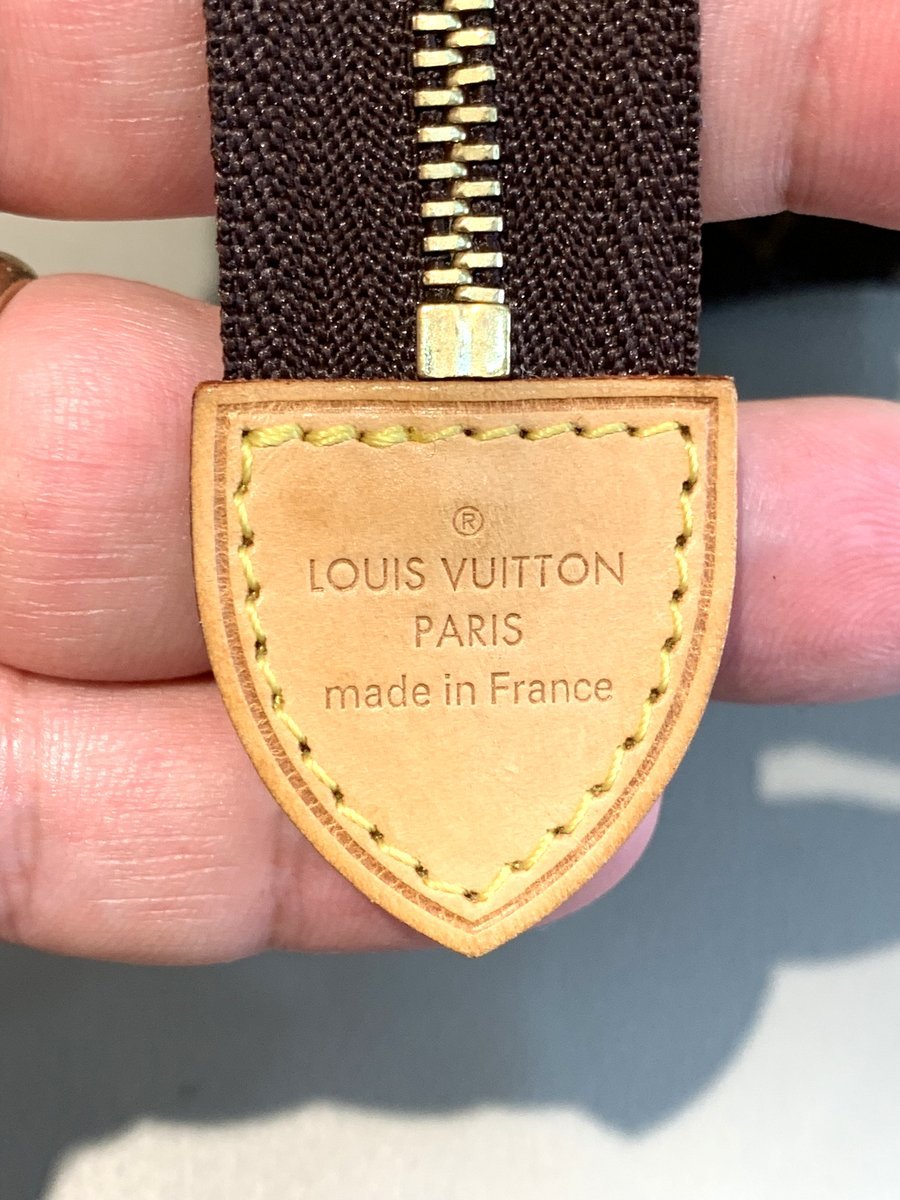 Louis Vuitton Pochette Toilette 19 Monogram - AgeVintage