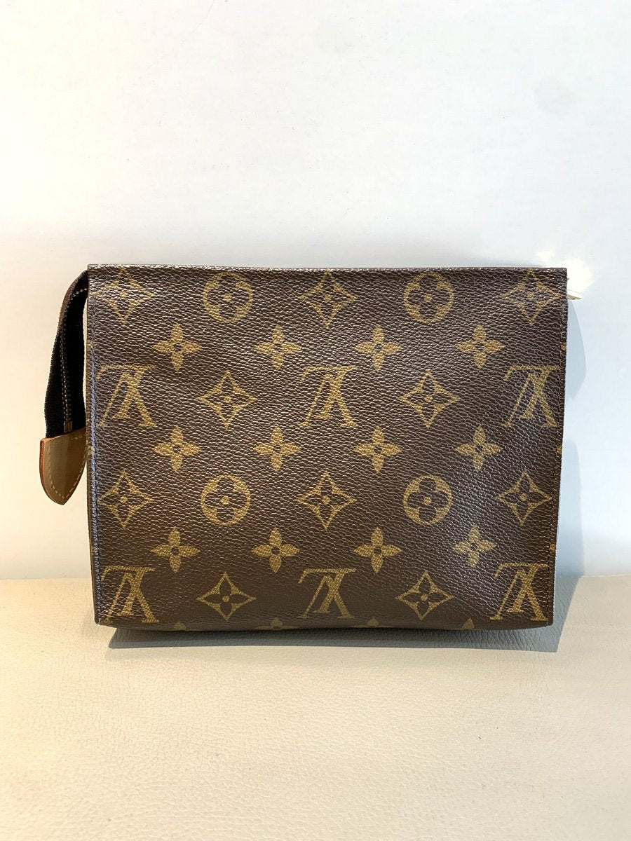 Louis Vuitton Pochette Toilette 19 Monogram - AgeVintage