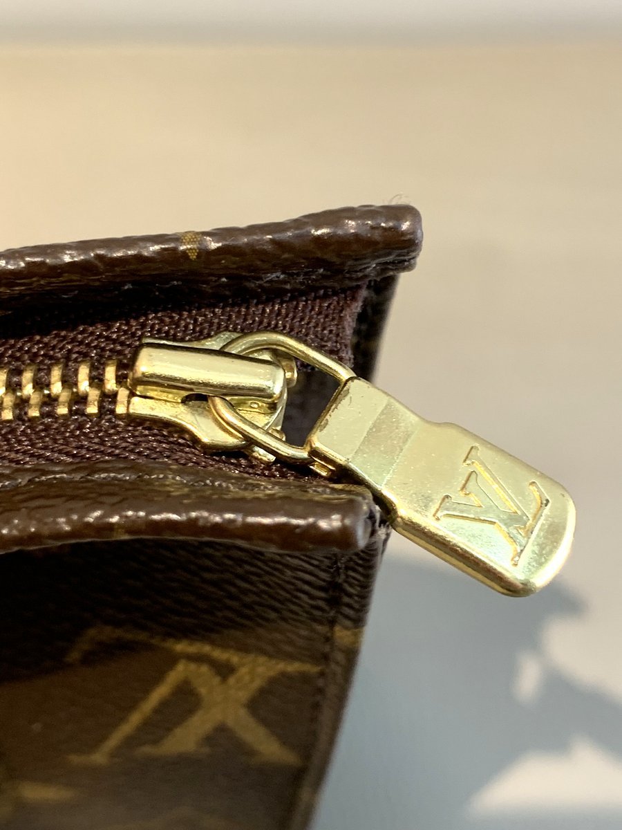 Louis Vuitton Pochette Toilette 19 Monogram - AgeVintage