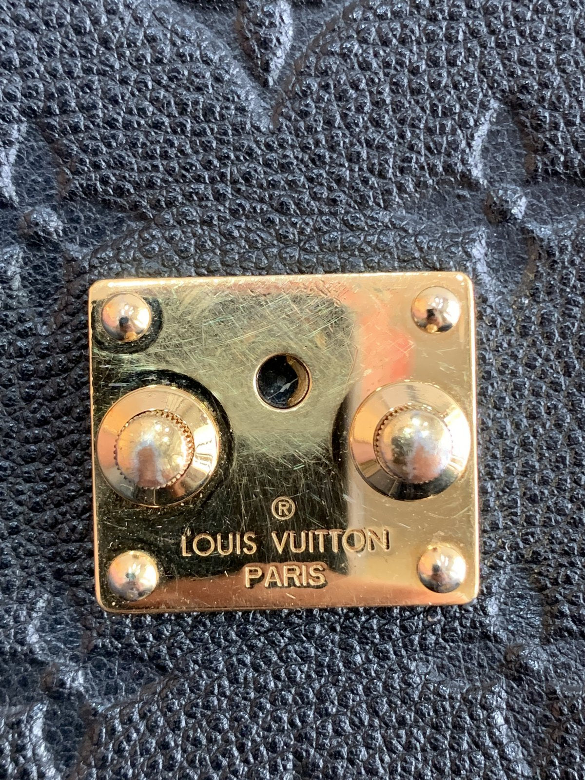 Louis Vuitton pochette Metis in pelle colore nera