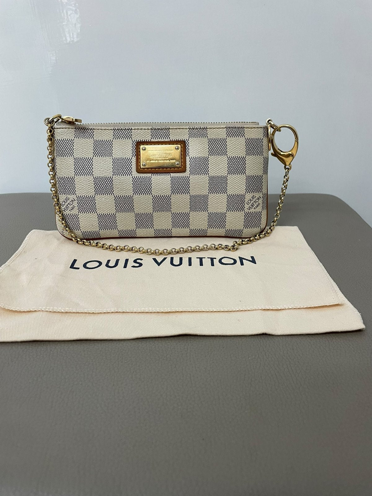 Louis Vuitton Milla MM Damier Azur AA0160