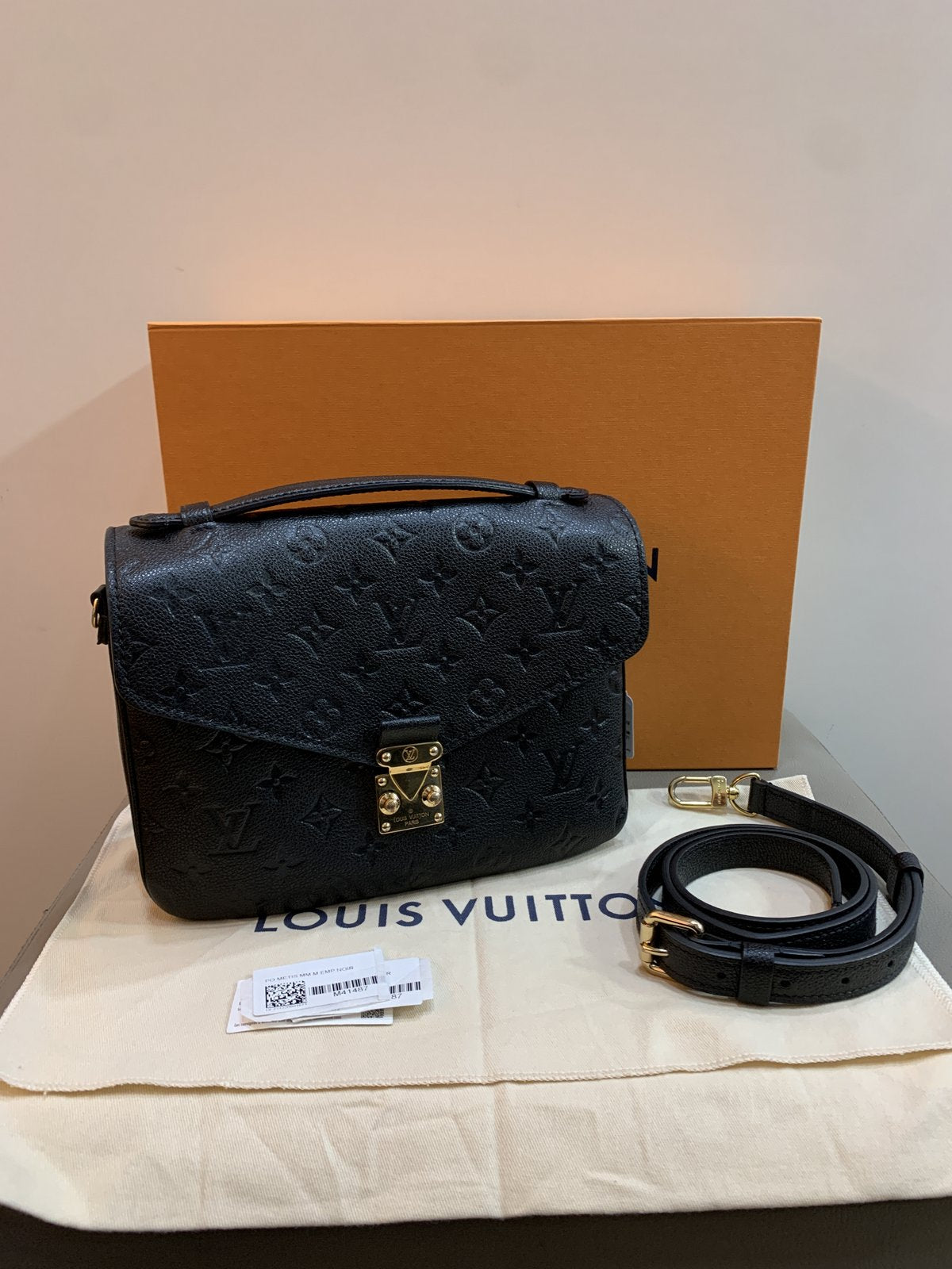 Louis Vuitton pochette Metis in pelle colore nera