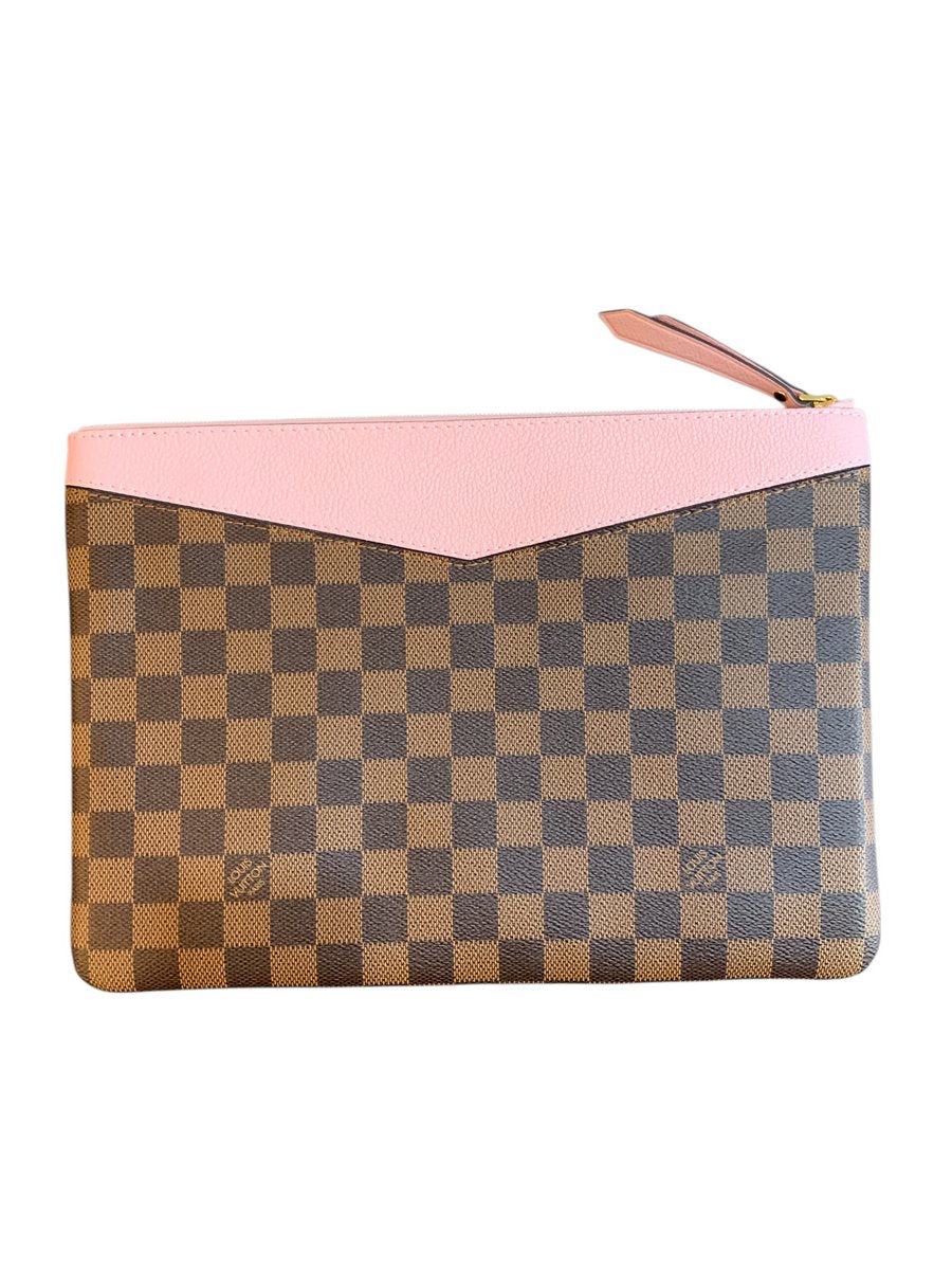 Louis Vuitton Pochette Daily – Damier Ebene / Rosa Ballerina