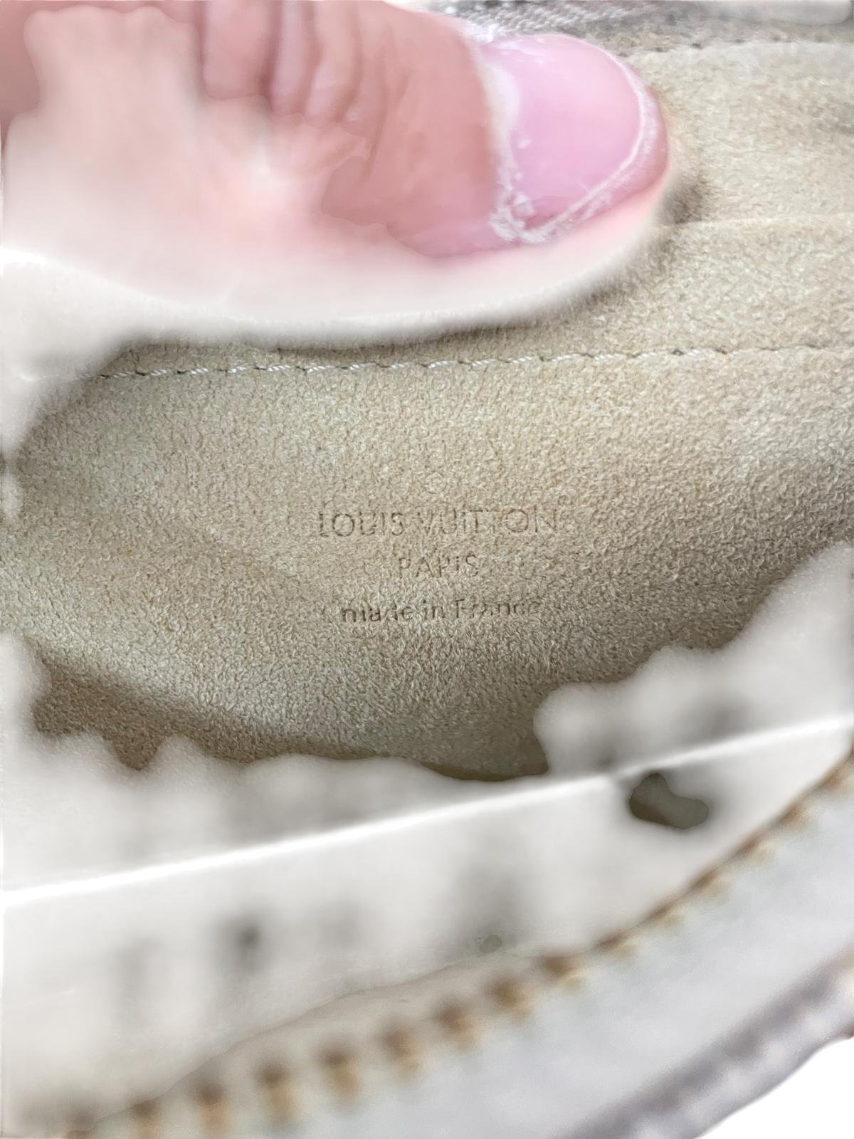 Louis Vuitton Milla MM Damier Azur AA0160
