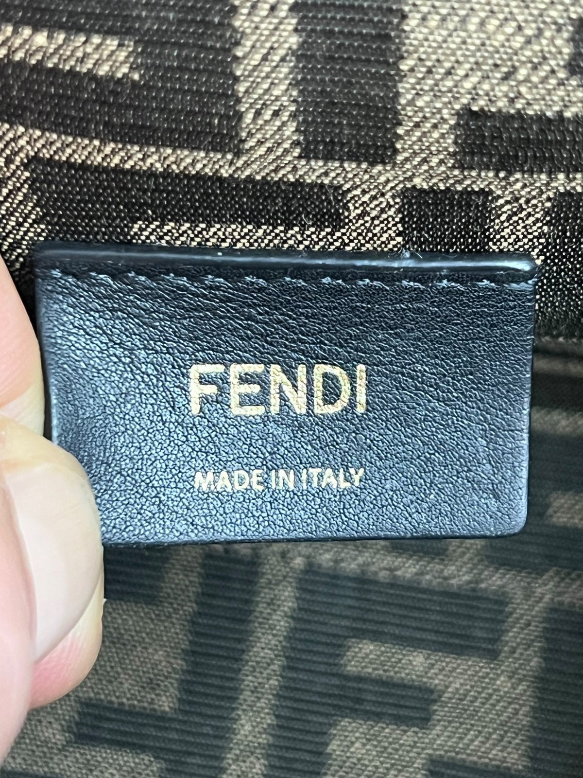 Fendi First Small Bag in Pelle Marrone Caramello con Hardware Dorato