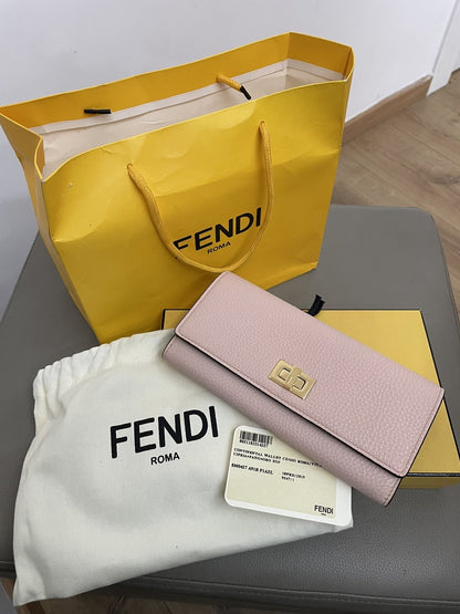 Fendi Portafoglio Continental Peekaboo in Pelle Rosa