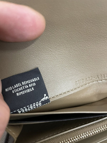 Fendi Portafoglio Continental Peekaboo in Pelle Rosa