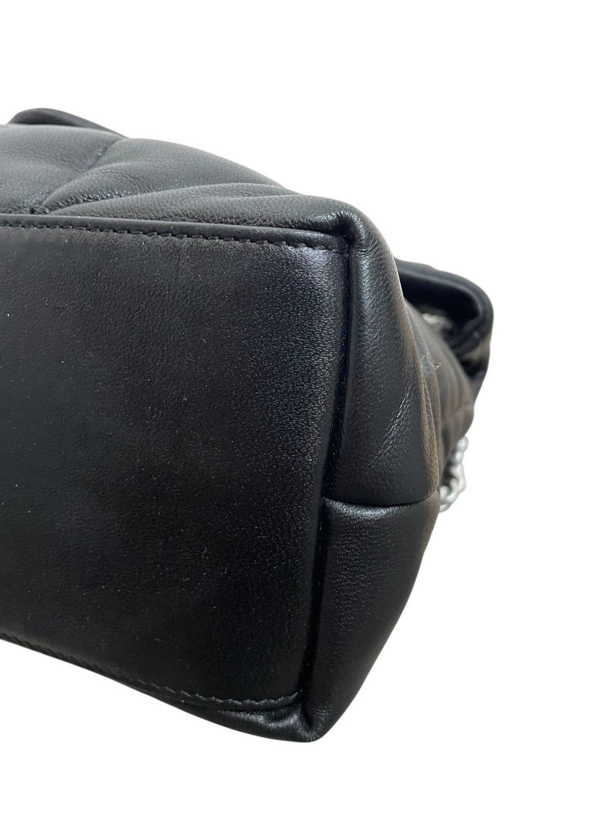 Dettaglio angoli YSL borsa Loulou Puffer