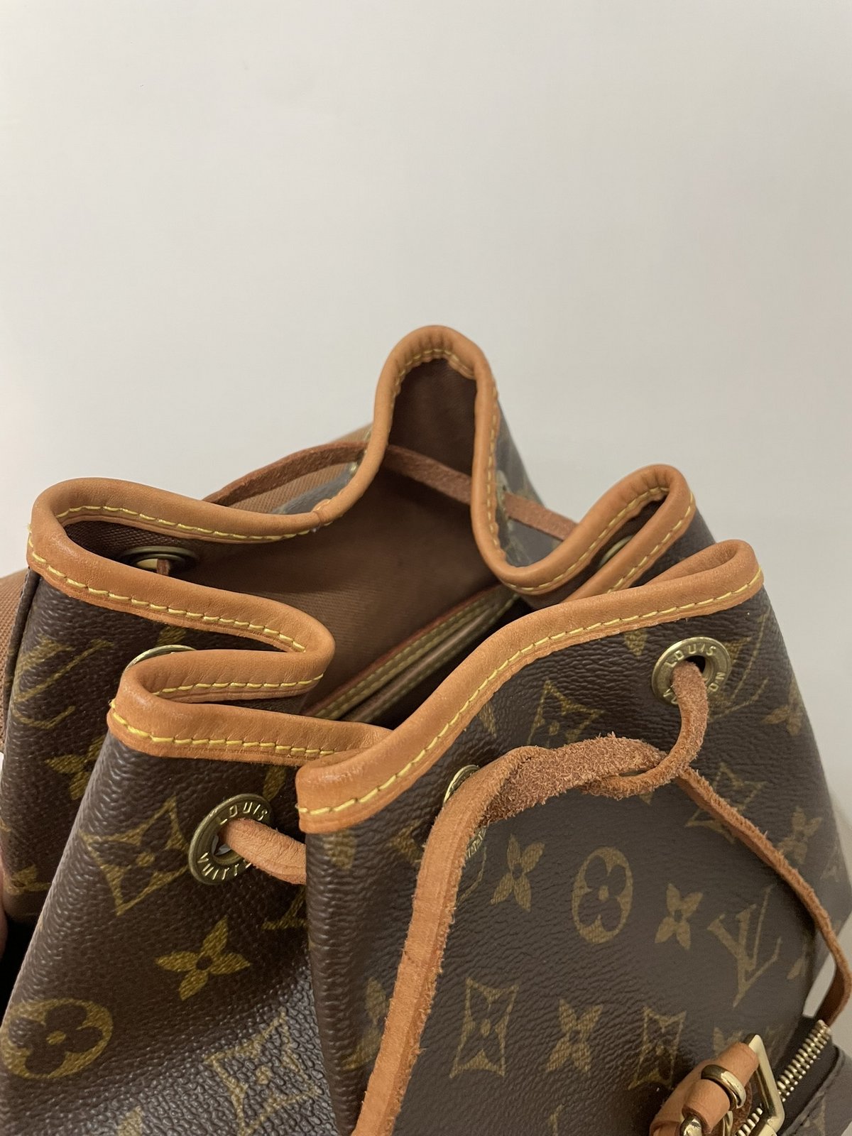 Zaino Louis Vuitton Montsouris MM Monogram originale usato, bordo superiore in pelle
