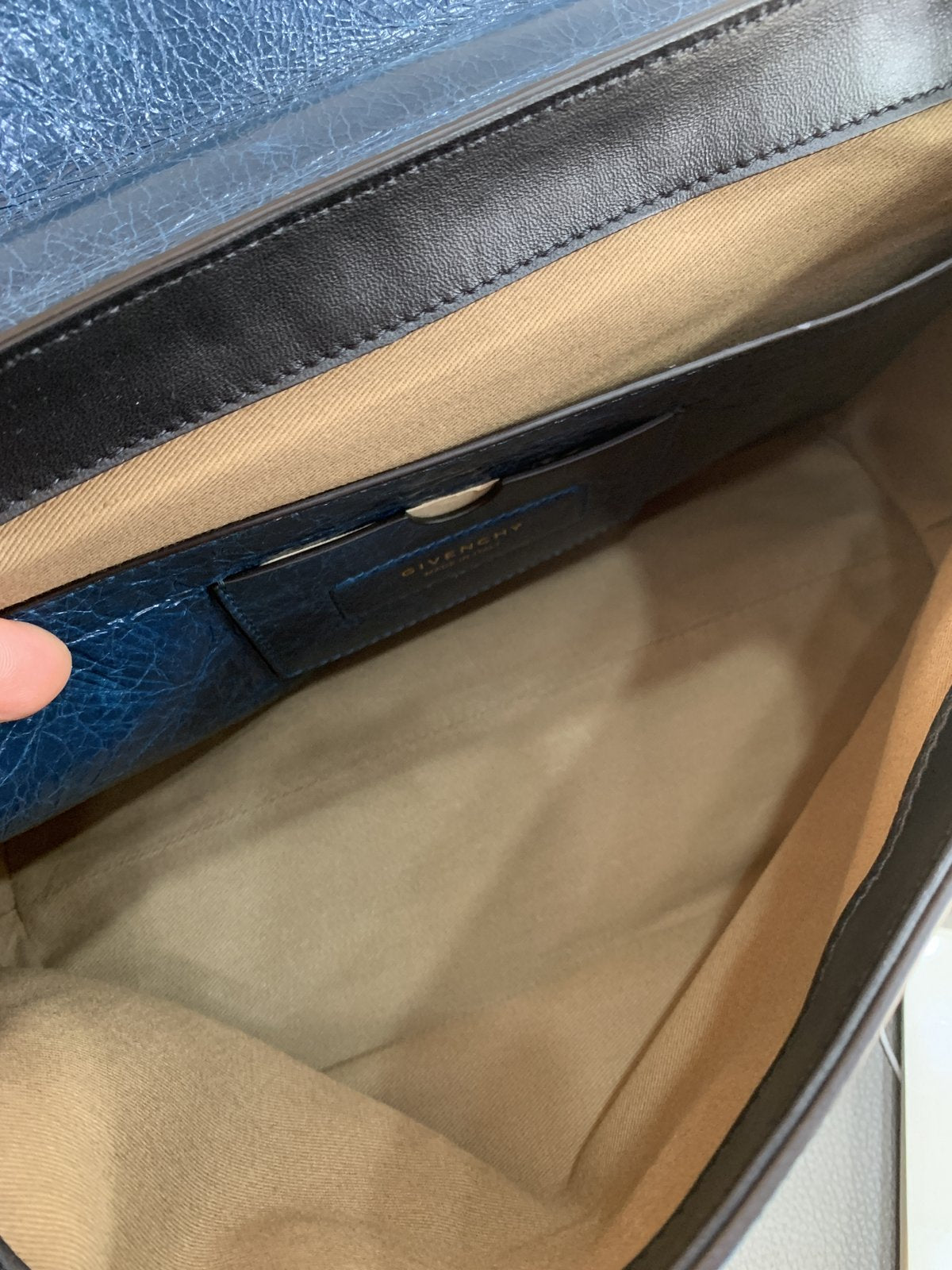 Givenchy ID Medium borsa tracolla in pelle