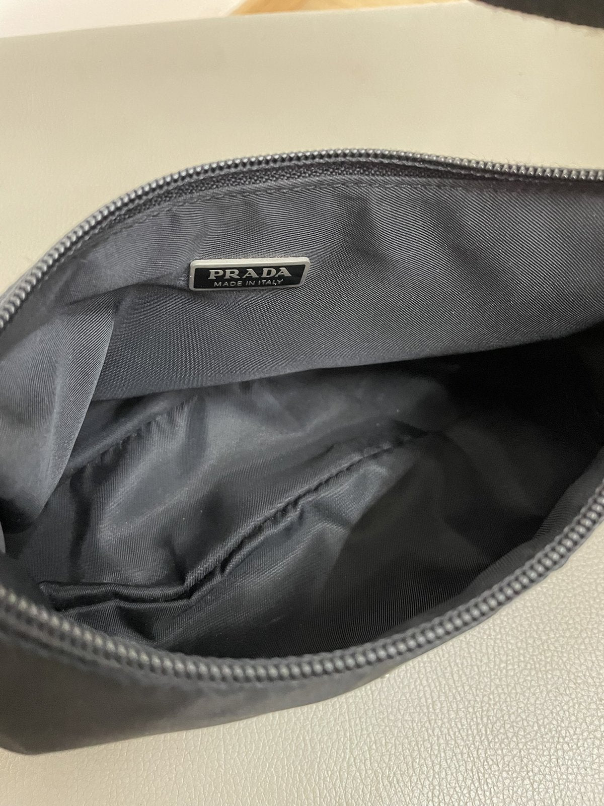 Prada Nylon Hobo Bag Nera Originale 2000 – Tessuto Re-Nylon Vintage