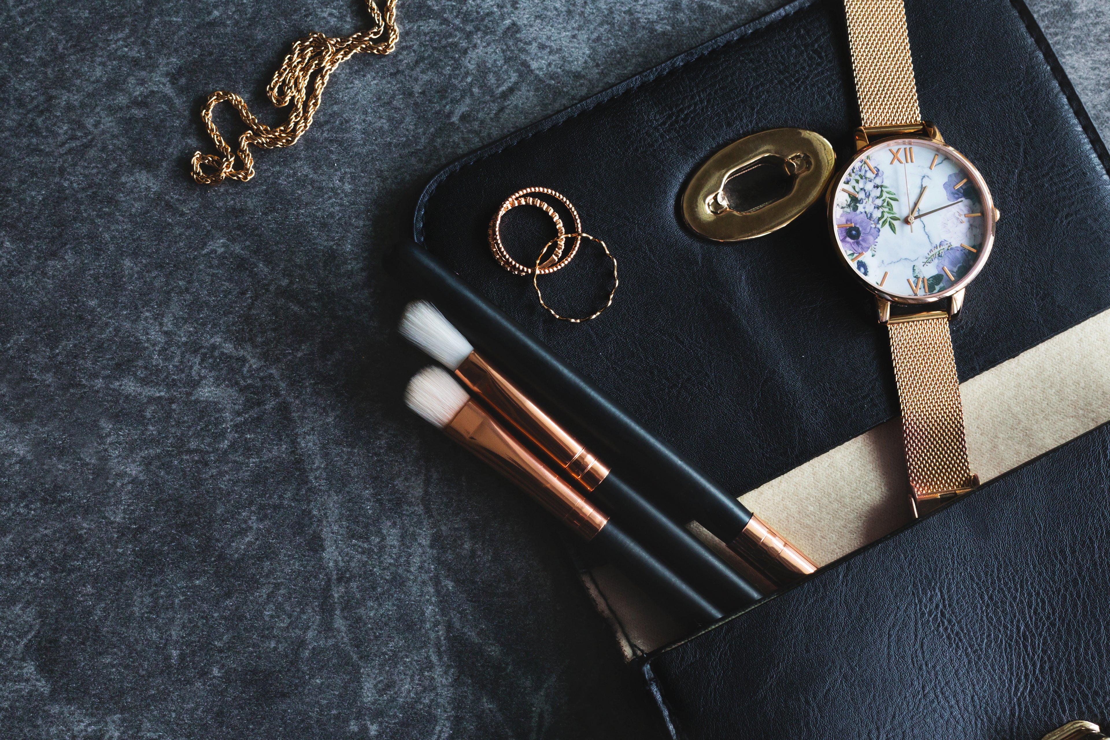 Selezione di accessori di lusso e gioielli vintage originali