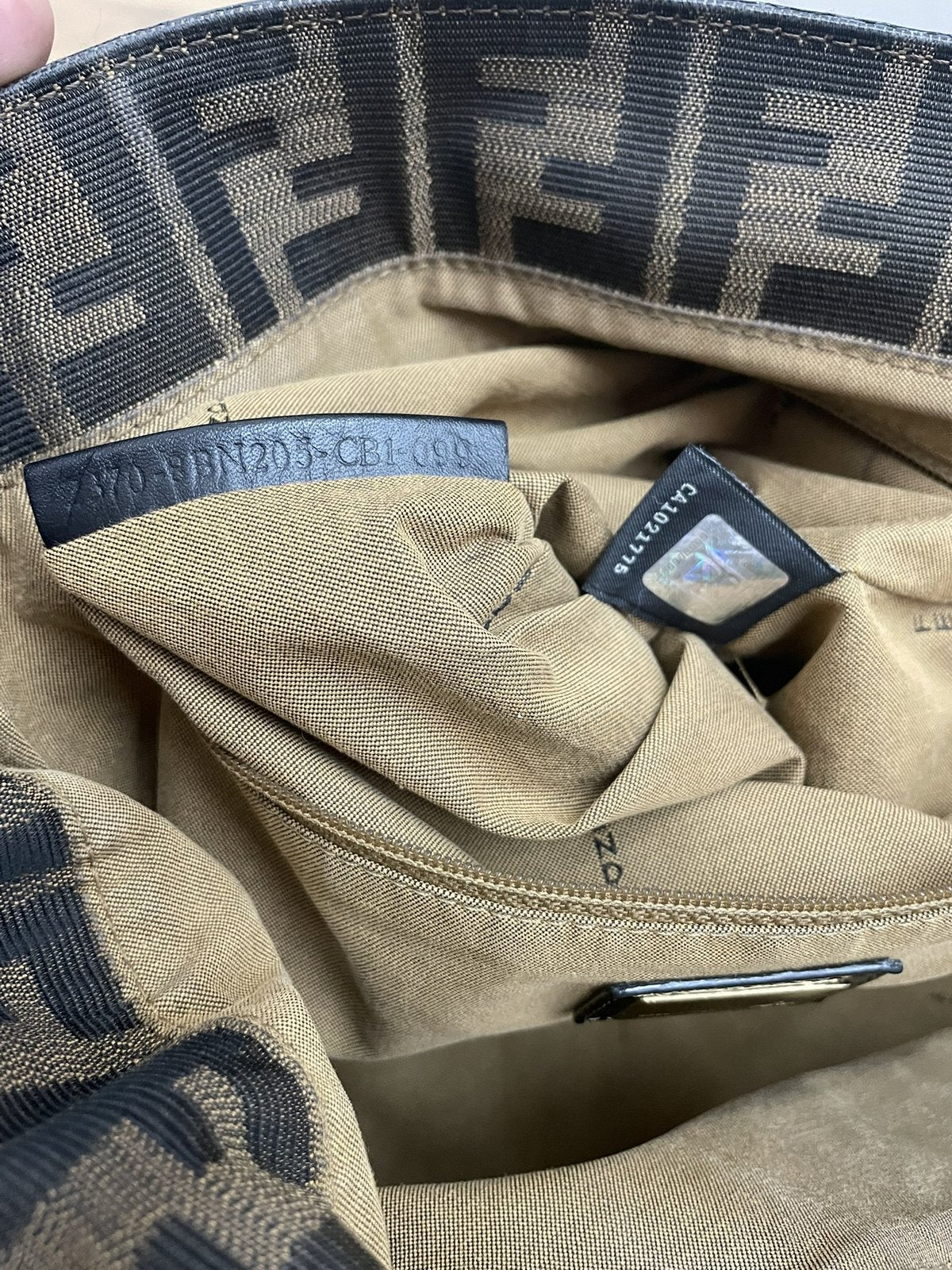 Vista interna dettaglio ologramma borsa vintage Fendi