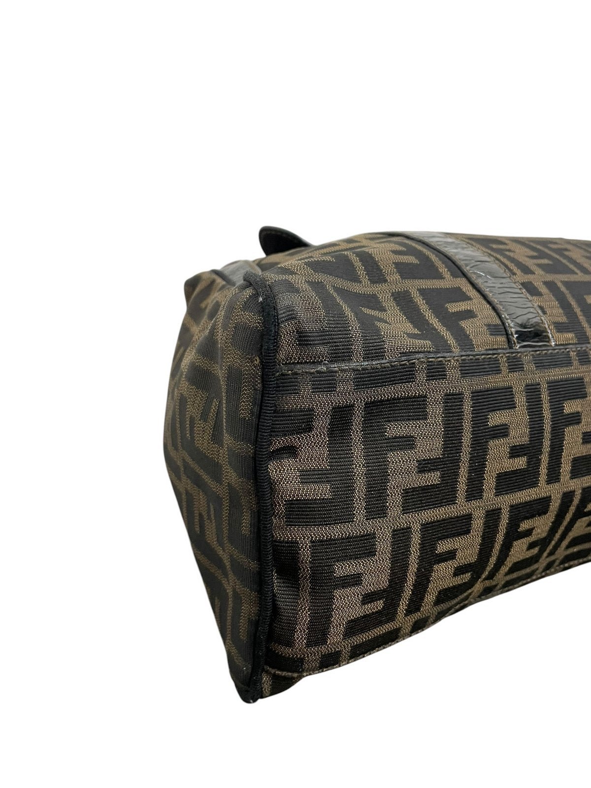 Verifica usura angoli borsa Fendi modello 8BN205 originale