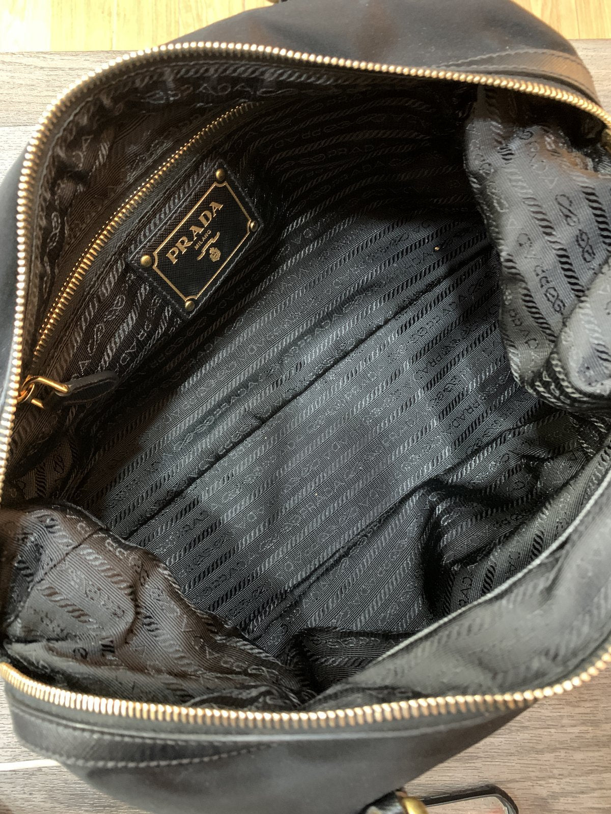 Borsa Prada in Nylon e Pelle Saffiano – Modello BL0600 - AgeVintage