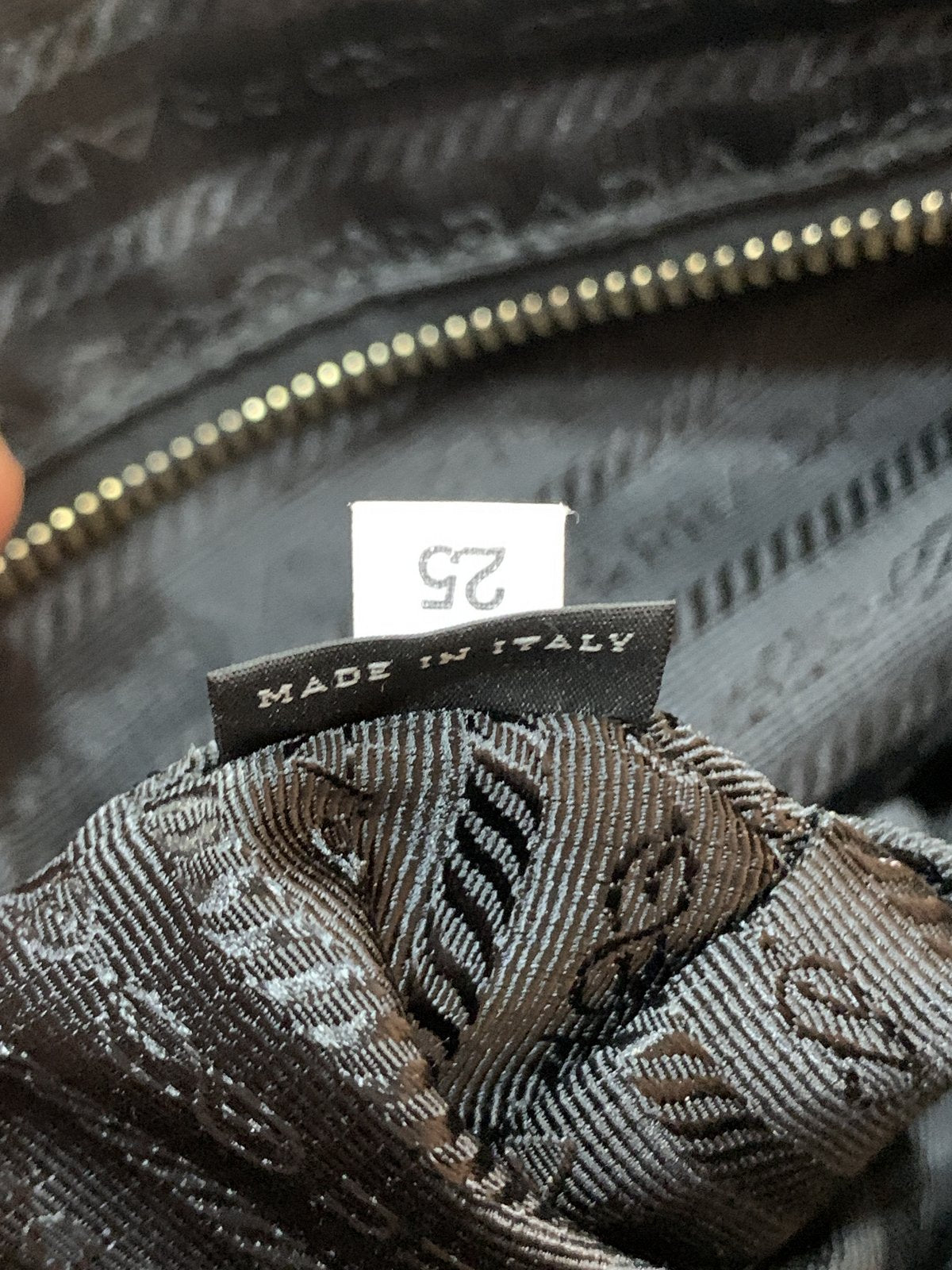 Borsa Prada in Nylon e Pelle Saffiano – Modello BL0600 - AgeVintage