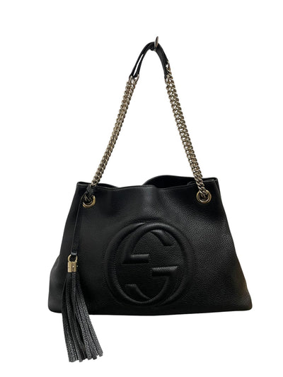 Borsa a spalla Gucci Soho Chain Medium in pelle martellata nera con logo Interlocking GG e nappa tassel