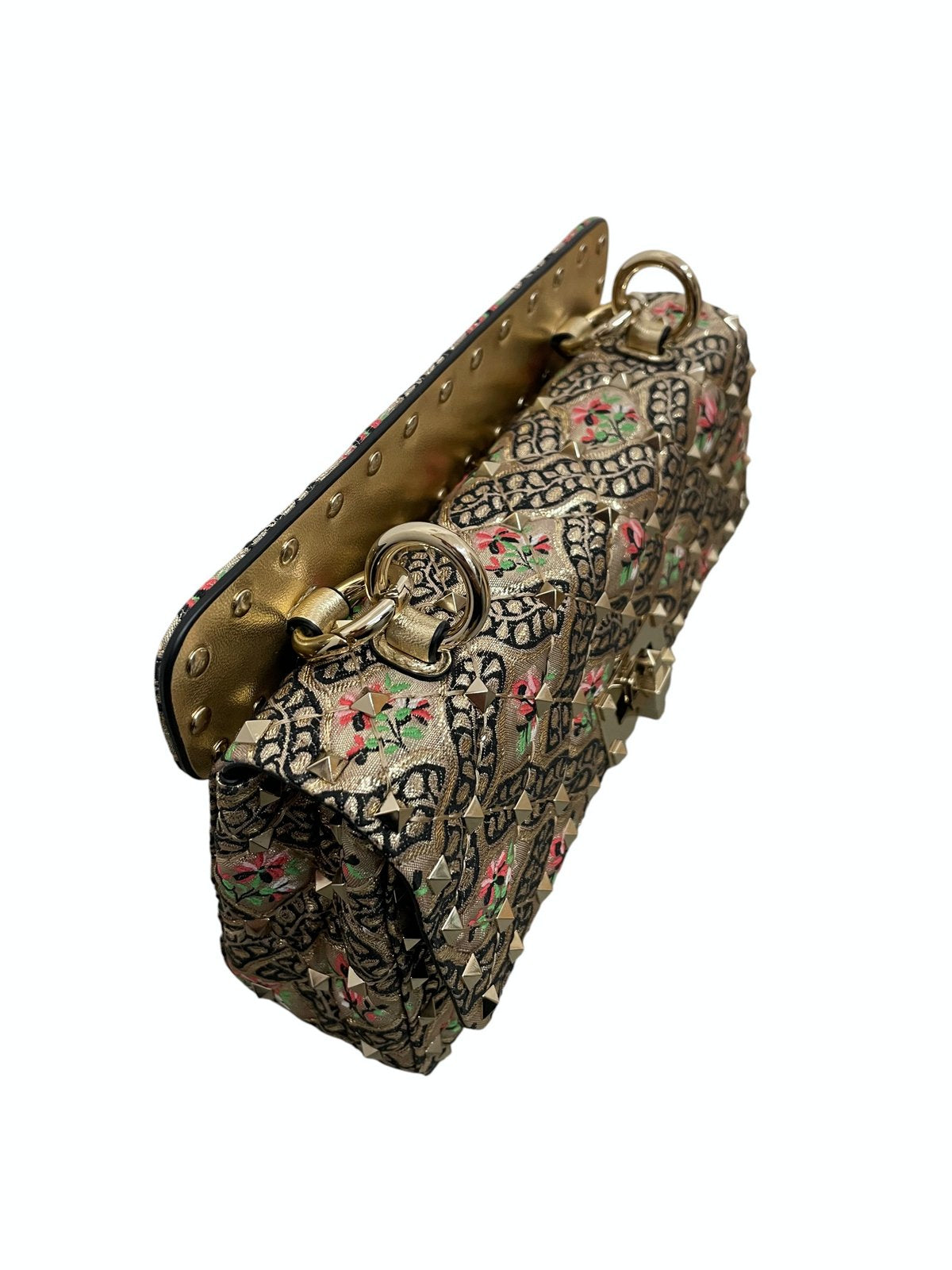 Profilo superiore e vista dall'alto della borsa piccola Valentino Garavani Rockstud Spike che mostra lo spessore e la disposizione geometrica delle borchie.