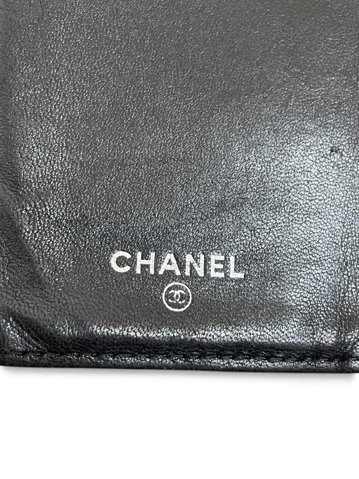 Chanel portafoglio interno logo Chanel stampato pelle nera