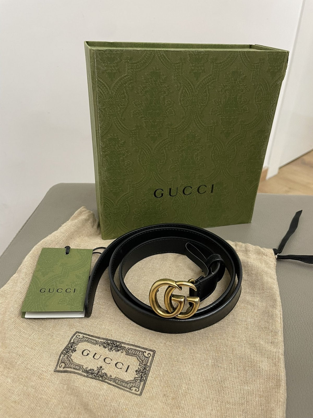 Cintura Gucci GG Marmont completa di corredo con scatola verde e sacchetto antipolvere originale.