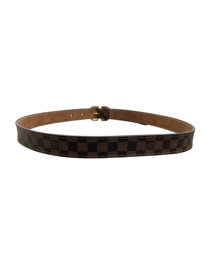 Vista posteriore della cintura chiusa Louis Vuitton Ceinture Mini in tela Damier.