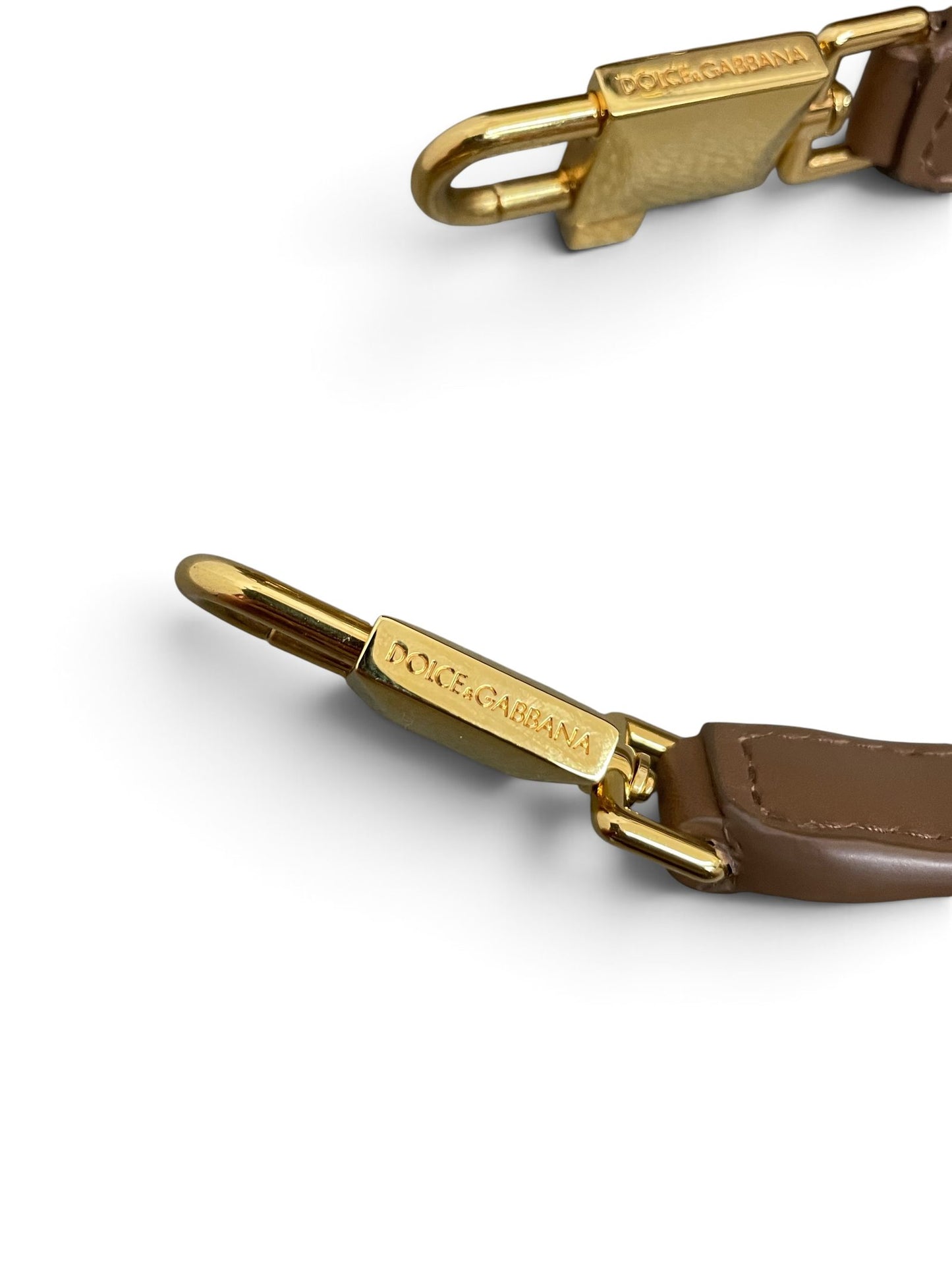 Dettaglio fermaglio dorato tracolla Dolce Gabbana My Sicily