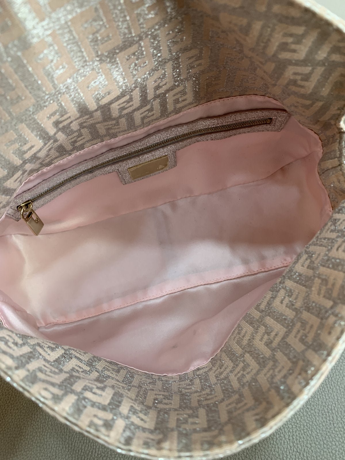 Fendi Baguette in Tela e Pelle Rosa Chiaro Laminata - AgeVintage