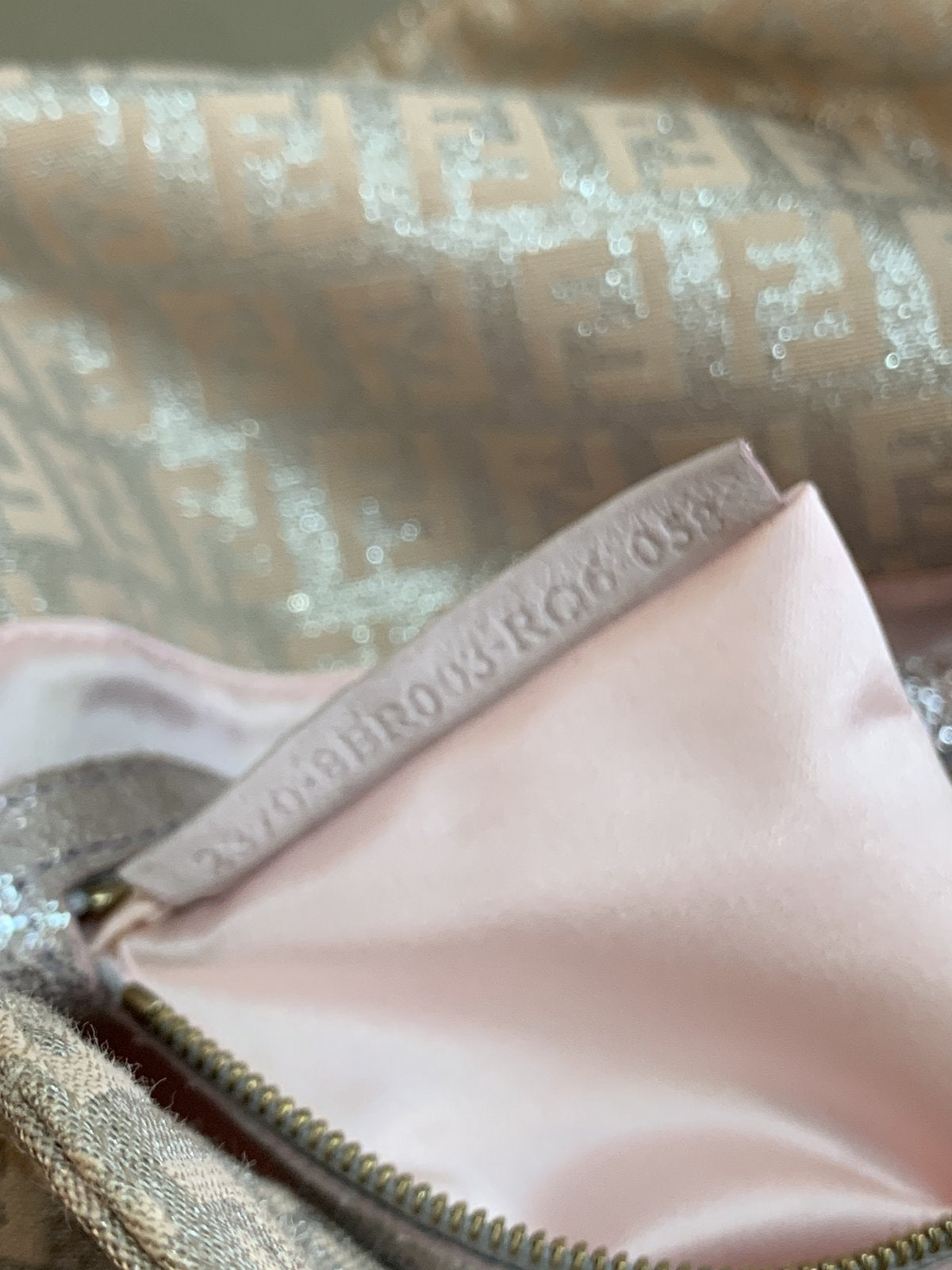 Fendi Baguette in Tela e Pelle Rosa Chiaro Laminata - AgeVintage