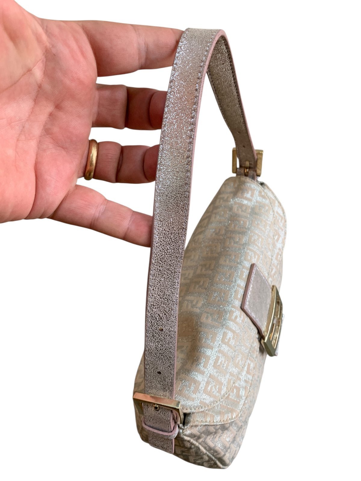 Fendi Baguette in Tela e Pelle Rosa Chiaro Laminata - AgeVintage
