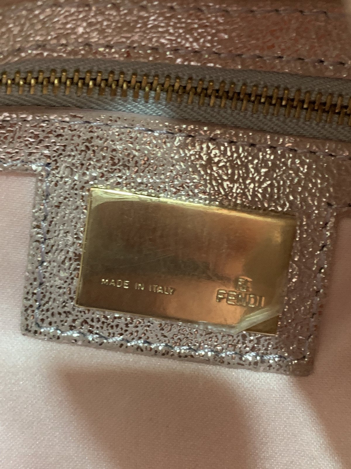 Fendi Baguette in Tela e Pelle Rosa Chiaro Laminata - AgeVintage