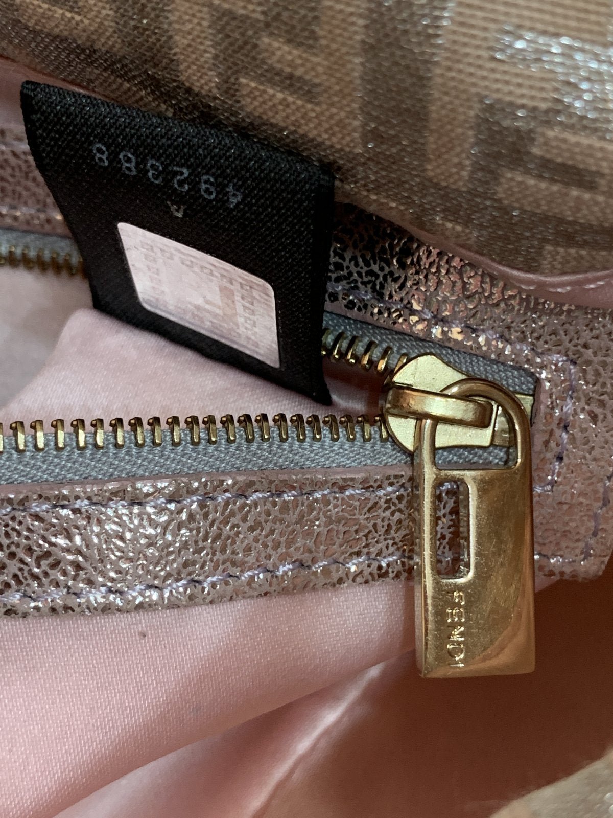 Fendi Baguette in Tela e Pelle Rosa Chiaro Laminata - AgeVintage