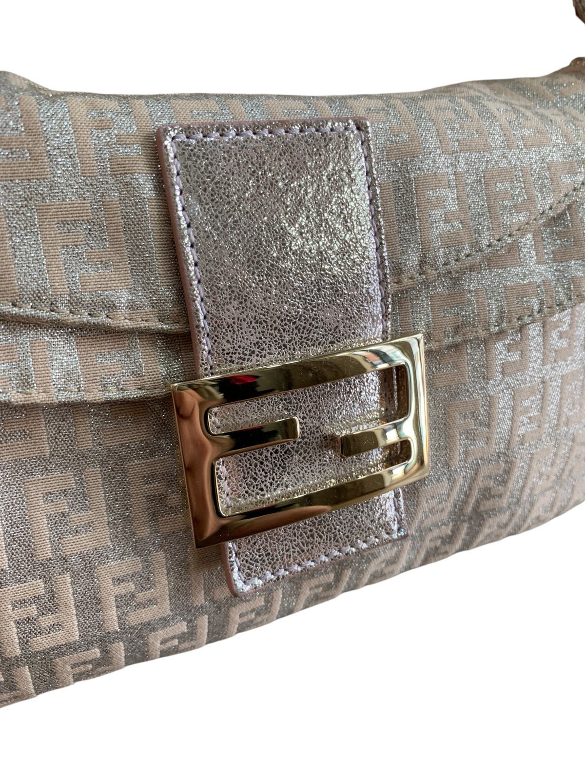 Fendi Baguette in Tela e Pelle Rosa Chiaro Laminata - AgeVintage