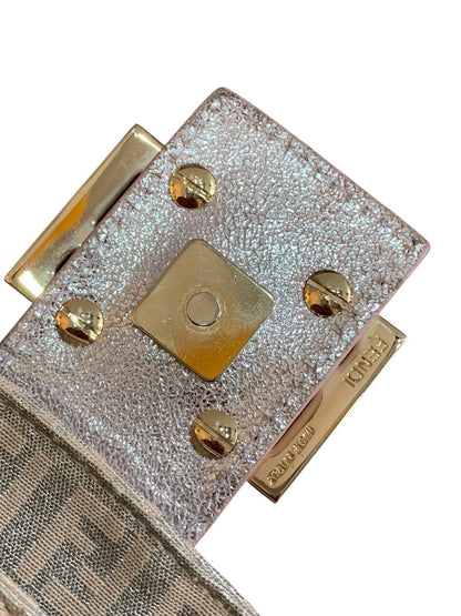 Fendi Baguette in Tela e Pelle Rosa Chiaro Laminata - AgeVintage