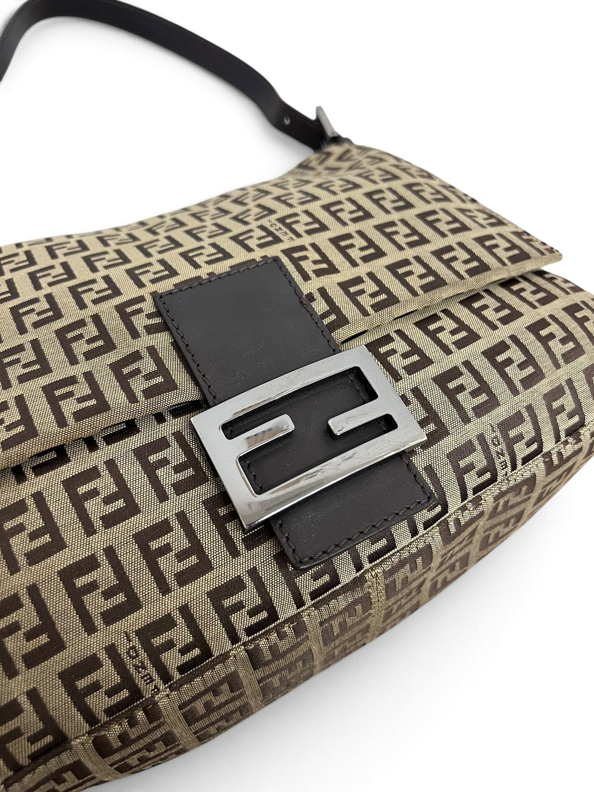 Dettaglio fibbia FF silver Fendi Baguette Zucchino vintage