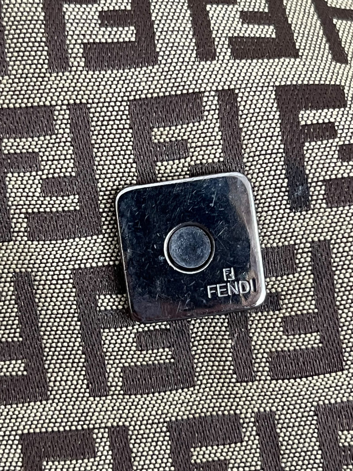 Magnete chiusura con scritta Fendi Baguette Zucchino vintage