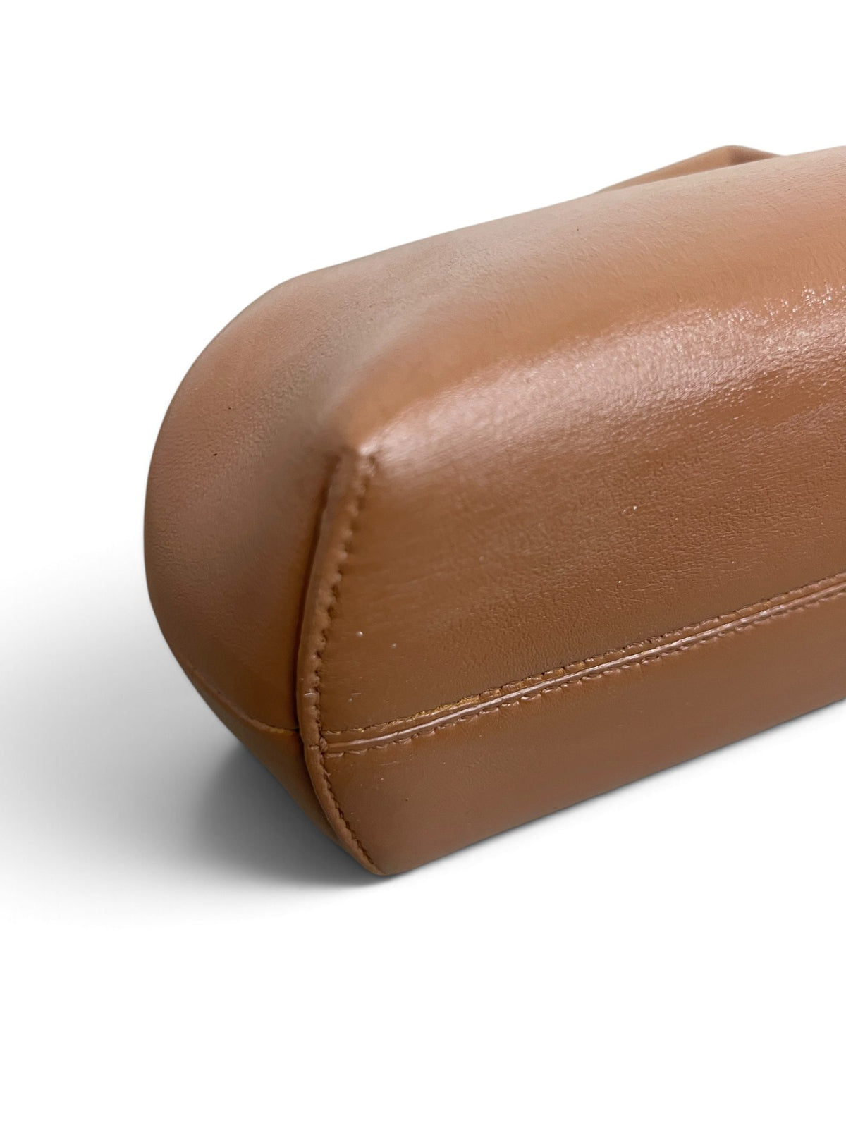 Dettaglio angolo fondo destro borsa Fendi First Small