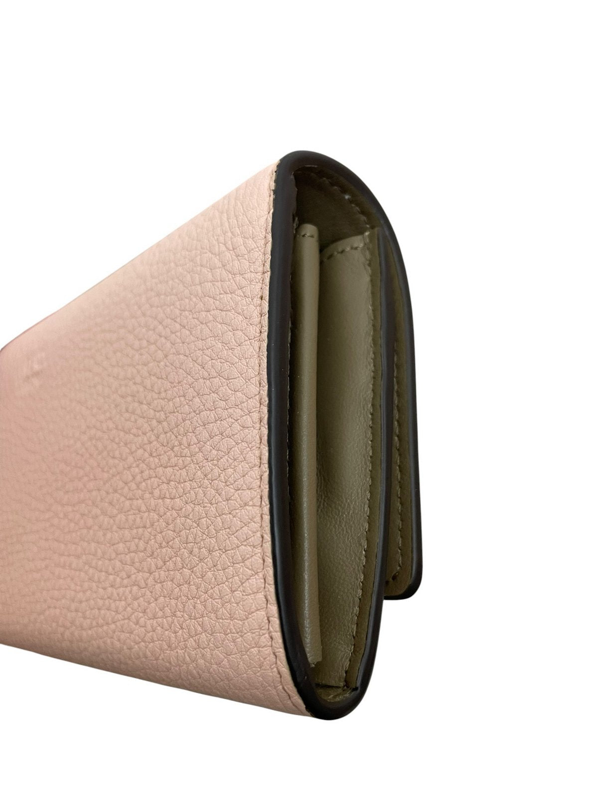 Fendi Portafoglio Continental Peekaboo in Pelle Rosa - AgeVintage