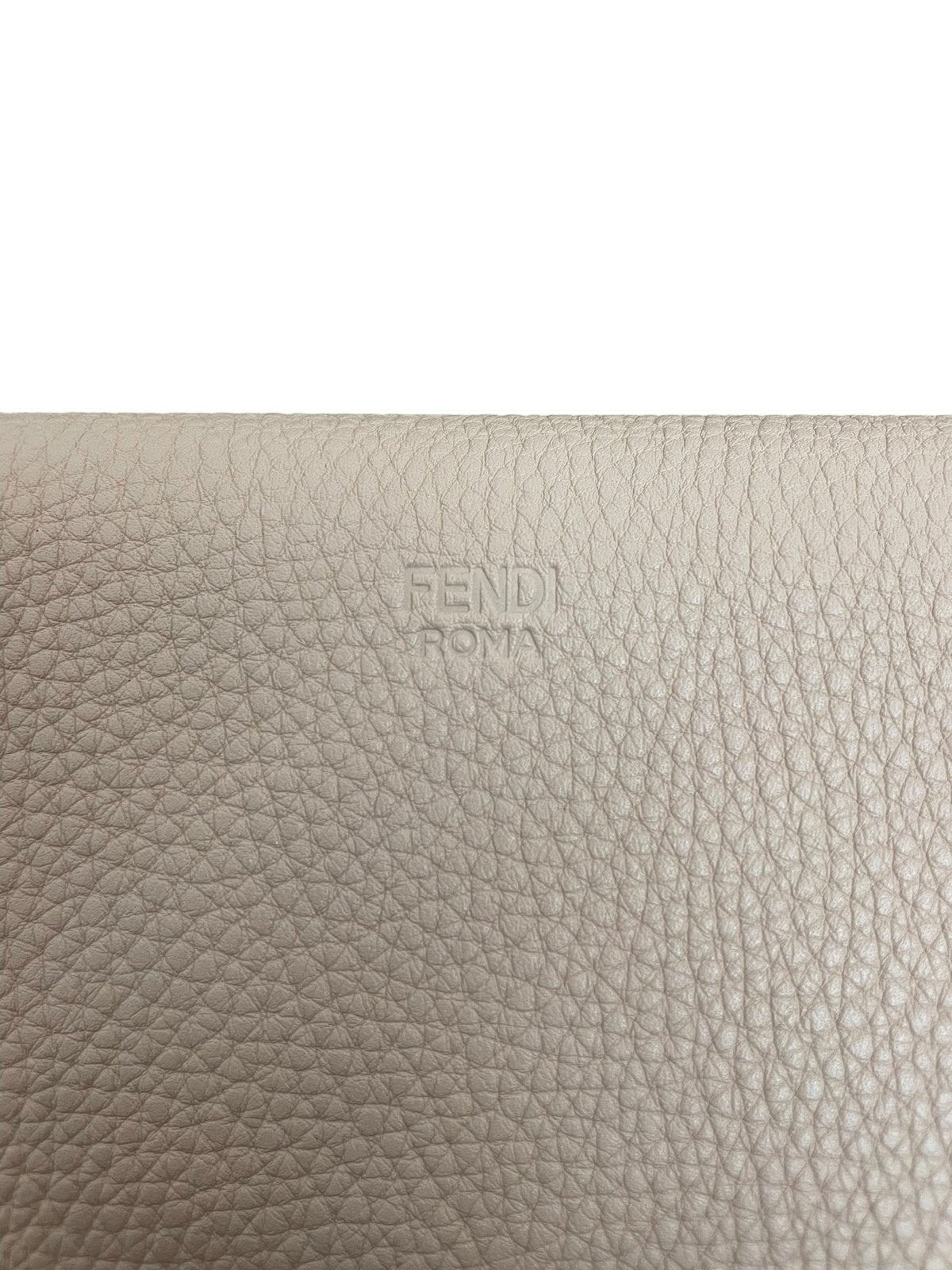 Fendi Portafoglio Continental Peekaboo in Pelle Rosa - AgeVintage